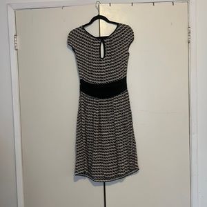 MILLY New York EUC 100-% silk keyhole dress